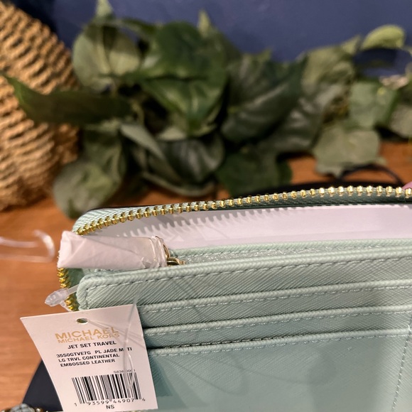 NWT Michael Kors Jade large embossed leather jet set travel wallet/wristlet - Picture 11 of 13
